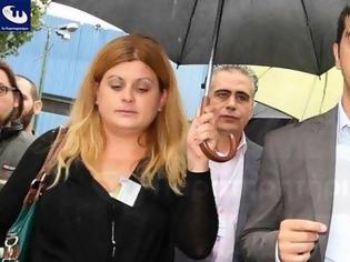 Φωτογραφία για Η αυθάδεια της υφυπουργού-ομπρέλας!!!
