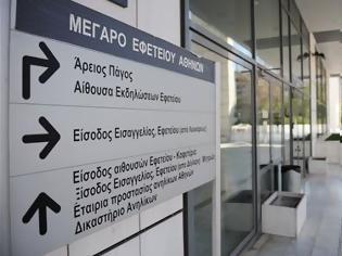 Φωτογραφία για Νέα επεισόδια με ρομά σε δικαστικό μέγαρο - Έσπασαν το Εφετείο μετά την καταδίκη