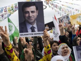 Φωτογραφία για Δήμαρχοι που εξελέγησαν με το φιλοκουρδικό HDP δεν θα αναλάβουν καθήκοντα