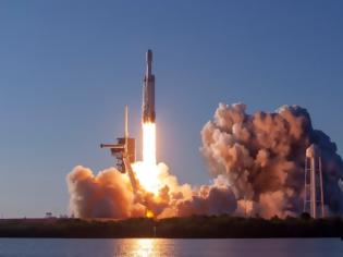 Φωτογραφία για Space X: Πρώτη εμπορική εκτόξευση για τον ισχυρότερο πύραυλο του κόσμου