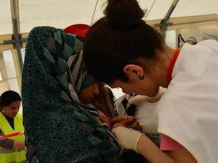 Φωτογραφία για «Γιατροί Χωρίς Σύνορα»: Εξασφάλισαν για τα προσφυγόπουλα στην Ελλάδα, εμβόλιο στην τιμή των 9 δολ.