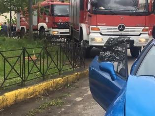 Φωτογραφία για Σοβαρό τροχαίο στην Παραβόλα- μαθήτριες παρασύρθηκαν από αυτοκίνητο (φωτο-video)