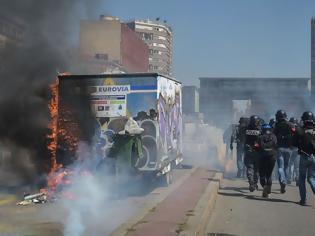Φωτογραφία για Nέες συγκρούσεις κίτρινων γιλέκων-αστυνομίας...