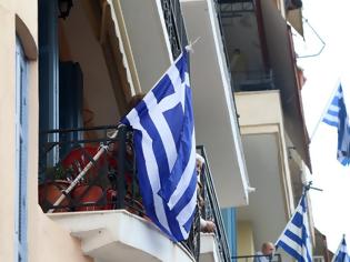Φωτογραφία για Αυξήθηκε λόγω της Συμφωνίας των Πρεσπών ο αριθμός των σπιτιών που βάζουν σημαία στο μπαλκόνι