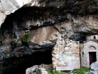 Φωτογραφία για Το αίνιγμα των κρυφών στοών: Τα απόρρητα έργα του στρατού στη σπηλιά του Νταβέλη