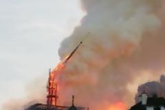 Τεράστια καταστροφήαπό τη φωτιά στην Παναγία των Παρισίων