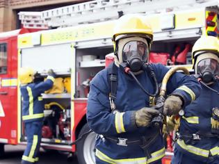 Φωτογραφία για Μπορούν οι πυροσβέστες να δουλεύουν και εκτός σώματος - Ποιες οι εξαιρέσεις