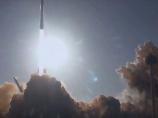 Φωτογραφία για Τμήμα του πυραύλου Falcon Heavy της Space X «επέστρεψε» από το διάστημα για να χαθεί τελικά... σε φουρτούνα!