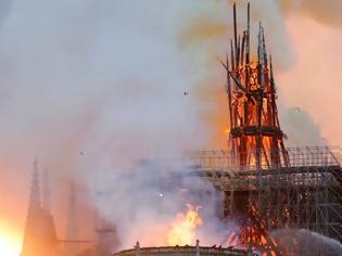 Φωτογραφία για «Από εκεί άρχισε η φωτιά στην Παναγία των Παρισίων» - Πηγές γαλλικής πυροσβεστικής