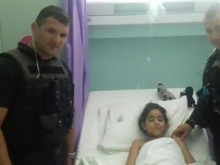 Φωτογραφία για Δυο Έλληνες Αστυνομικοί Έσωσαν Την Ζωή 8χρονης Ρισκάροντας Την Ζωή Τους
