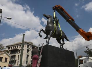 Φωτογραφία για Άγαλμα του Μεγάλου Αλεξάνδρου τοποθετήθηκε στο κέντρο της Αθήνας [pics]