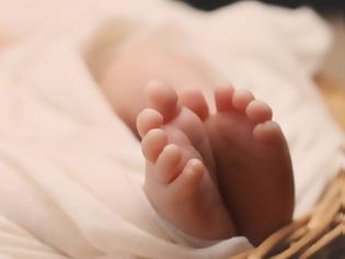 Φωτογραφία για Αίγιο: Πέταξε το νεογέννητο βρέφος της σε κάδο απορριμμάτων-Βρέθηκε νεκρό