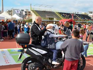 Φωτογραφία για Η αστυνομία στη Μεσσηνία συμμετείχε με παράλληλες δράσεις σε παιδικό αθλητικό και ποδοσφαιρικό τουρνουά