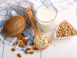 Φωτογραφία για Γάλα αμυγδάλου vs γάλα σόγιας: Τα υπέρ και τα κατά για την υγεία σας