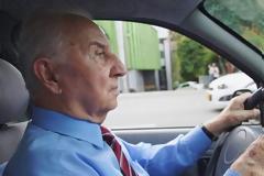 Ηλικιωμένοι οδηγοί: Με βεβαίωση θα οδηγούν στους δρόμους μέχρι να βγει το νέο δίπλωμα