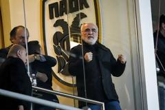 Το πρωτότυπο πριμ του Σαββίδη για το νταμπλ...