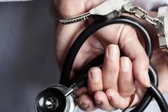 Ο παιδίατρος έδιωξε την μητέρα και κλειδώθηκε με την 8χρονη!