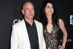 Δεν άγγιξαν τον Τζεφ Μπέζος τα 35 δισεκατομμύρια του διαζυγίου – Παραμένει ο πλουσιότερος άνθρωπος στον κόσμο