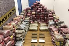 Τριπλό «μπλόκο» σε 828 κιλά χασίς, 22 συλλήψεις (pics)