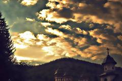 Ζούμε στην αιώνια άνοιξη της Χάριτος του Θεού...Την άνοιξη της Αναστάσεως!