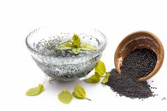 Σπόροι βασιλικού: Τα ευεργετικά τους οφέλη για την υγεία