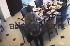 Η στιγμή που ο τρομοκράτης σκορπά το θάνατο...