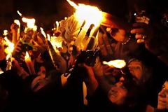 Δείτε απευθείας την αφή του Αγίου Φωτός...