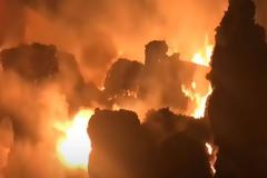 Σίνδος: Η πυρκαγιά έσβησε, το εργοστάσιο καταστράφηκε...