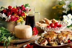 Πώς δεν θα στερηθούμε τίποτα τις ημέρες του Πάσχα, αλλά και δεν θα ξεφύγουμε από την ισορροπημένη διατροφή μας;