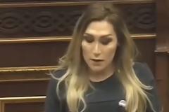 Αρμένιοι βουλευτές θέλουν να κάψουν ζωντανή τρανσέξουαλ γιατί κατήγγειλε κακοποιήσεις