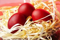 Πότε μπορούν να αποδειχτούν επικίνδυνα για την υγεία μας τα βαμμένα αβγά;