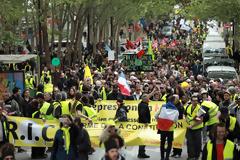 Γαλλία: Επιμένουν τα «Κίτρινα Γιλέκα»...