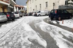 Έντονη χαλαζόπτωση στη Λάρισα...