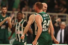 ΜΕ ΜΠΙΡΑ ΚΑΙ ΕΛΛΗΝΙΚΗ ΣΗΜΑΙΑ ΣΤΗ ΡΟΔΟ ΚΑΛΑΘΗΣ, ΛΟΤΖΕΣΚΙ (PHOTO)