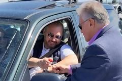 Απίστευτος Ψωμιάδης, μοίρασε αυγά...