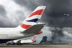 Εκρήξεις και φωτιά κοντά στο Χίθροου