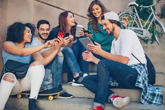 «Κοινωνική επιτάχυνση»: Τι είναι και γιατί πρέπει να μας προβληματίζει;