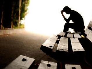 Φωτογραφία για Κατάθλιψη: Τα σημάδια που δείχνουν ότι αγγίζει τις σκέψεις αυτοκτονίας