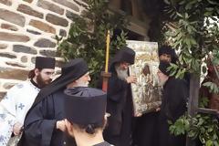 11970 - Σήμερα στις Καρυές, την πρωτεύουσα του Αγίου Όρους, γιορτάζουν οι Κελλιώτες.