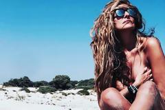 Η Βίκυ Κουλιανού πιο σέξι από ποτέ στην Κρήτη (εικόνες)