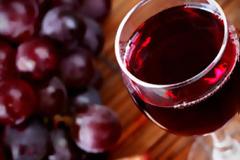 Τι ποτό πρέπει να πίνετε για να μην σας..πίνει! - Πώς θα αποφύγετε το hangover ..