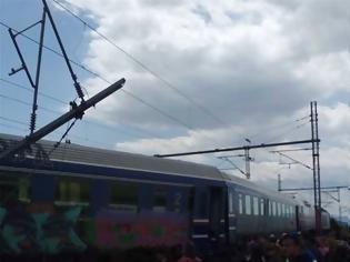 Φωτογραφία για Εκτροχιάστηκαν βαγόνια τρένου Intercity στη Λάρισα