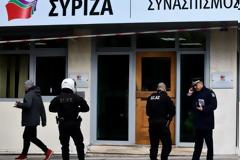 Επίθεση με πέτρες...