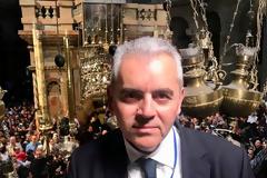 Xαρακόπουλος-Μπούρας: Ποιος ευθύνεται για το χάος με την μεταφορά του Αγίου Φωτός;