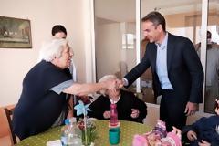 Στις γιαγιάδες στο Μερόπειο ο Μητσοτάκης...