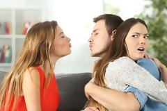 Έρευνα: Γιατί απατούν οι Έλληνες και οι Ελληνίδες;