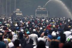 H Ρωσία καταδικάζει την αντιπολίτευση στη Βενεζουέλα...