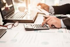 Σε 104 δισ. ευρώ ανέρχονται οι ληξιπρόθεσμες οφειλές προς το Δημόσιο - 34 δισ. ευρώ χρωστούν 79 άτομα