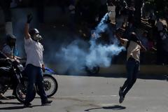 «Στην κόψη του ξυραφιού» η Βενεζουέλα...