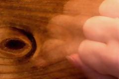 Γιατί χτυπάμε ξύλο όταν σκεφτόμαστε κάτι κακό;